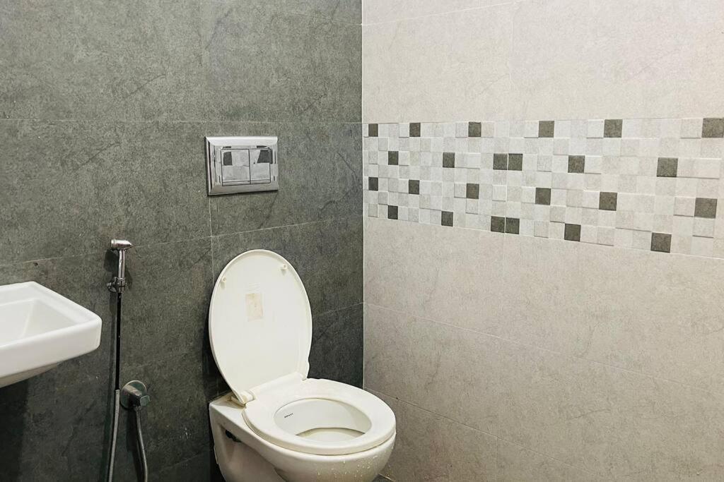 Rajamandiram 3Bhk Ac Apartment In Trivandrum Central Thiruvananthapuram Exteriör bild